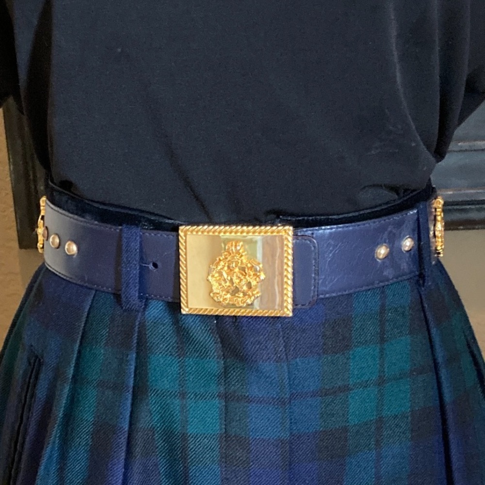 GORGEOUS NAVY ESCADA BELT